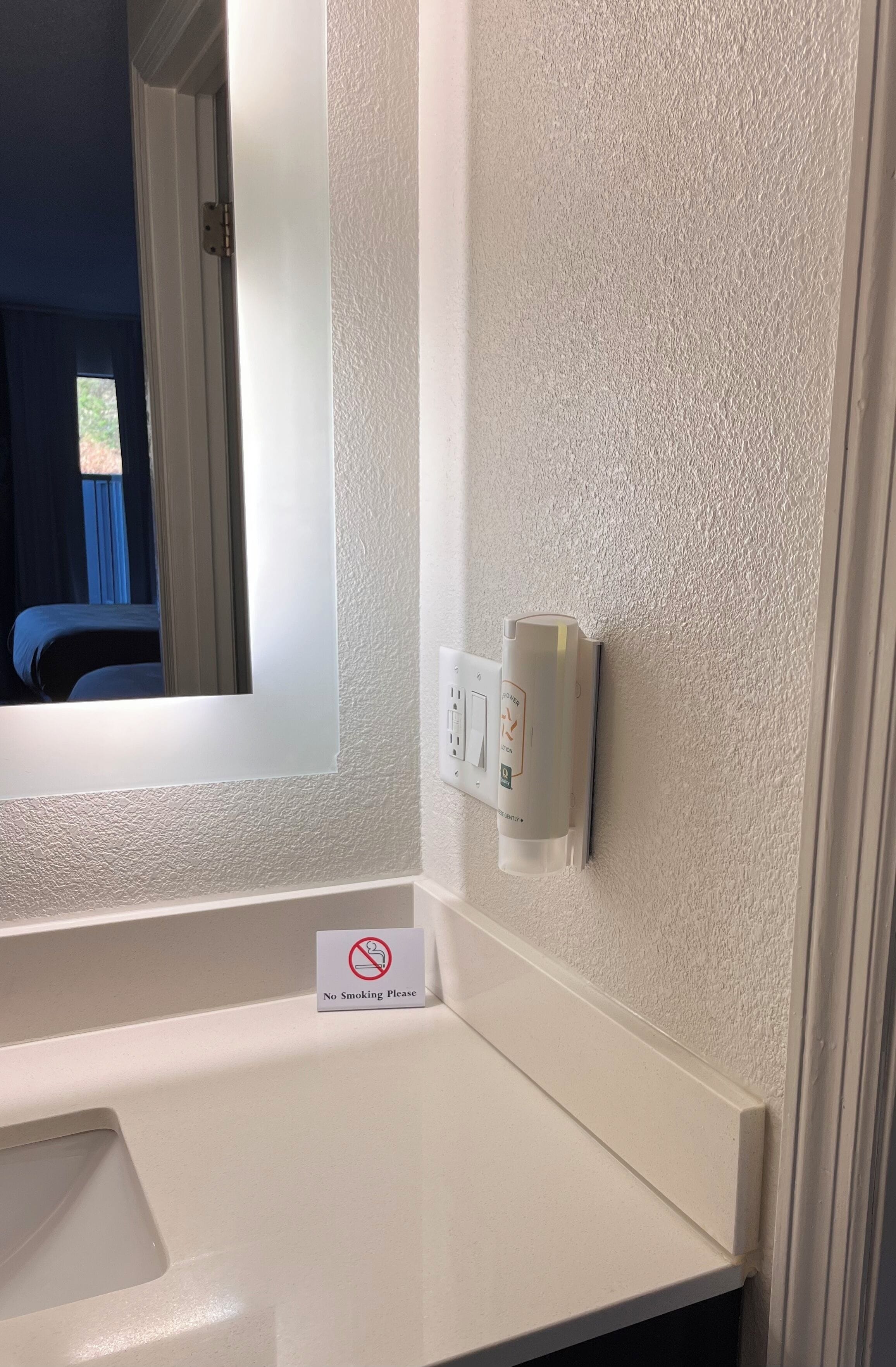 Combined shower/bathtub, hair dryer, towels, soap