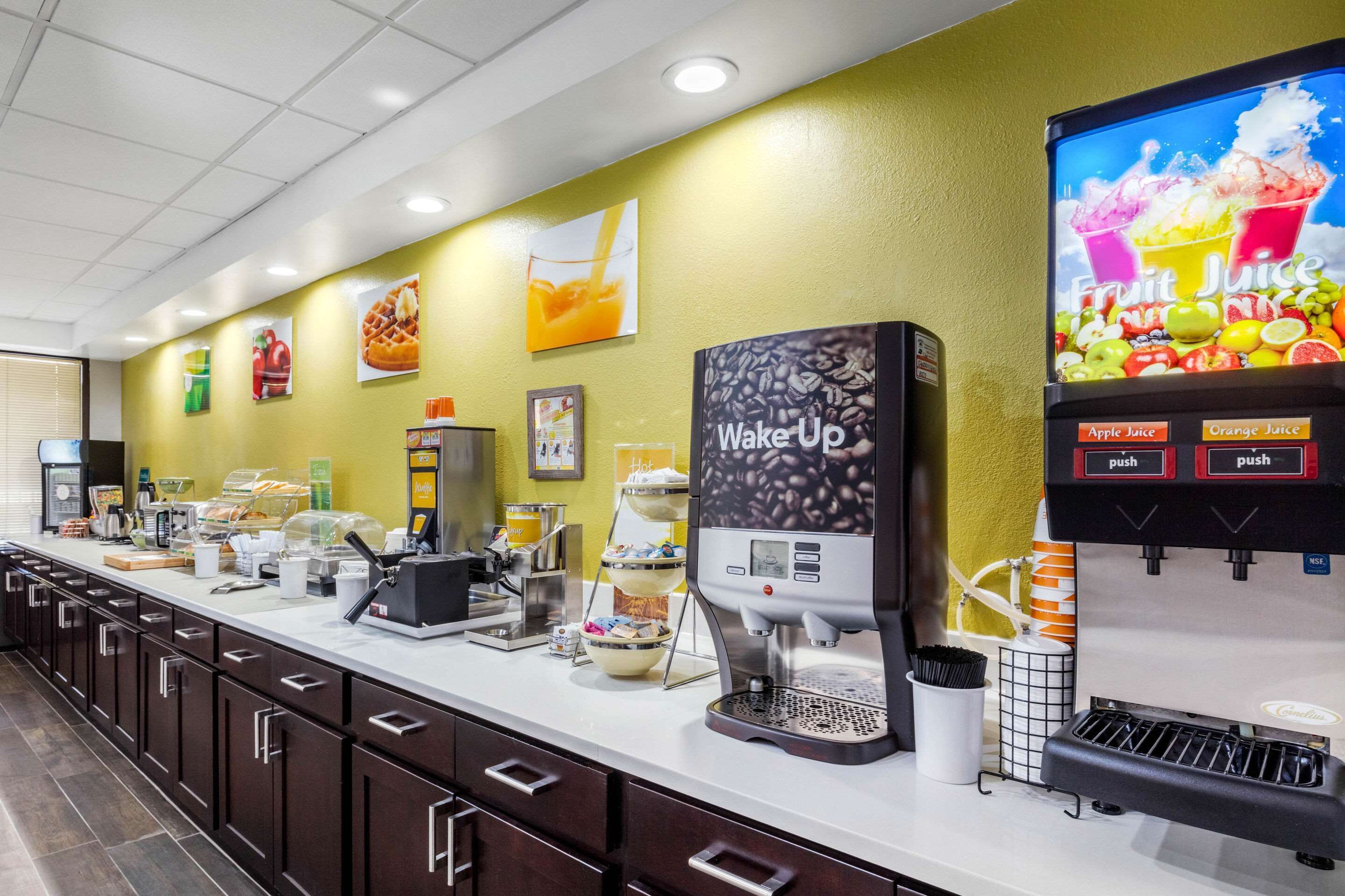 free daily continental breakfast