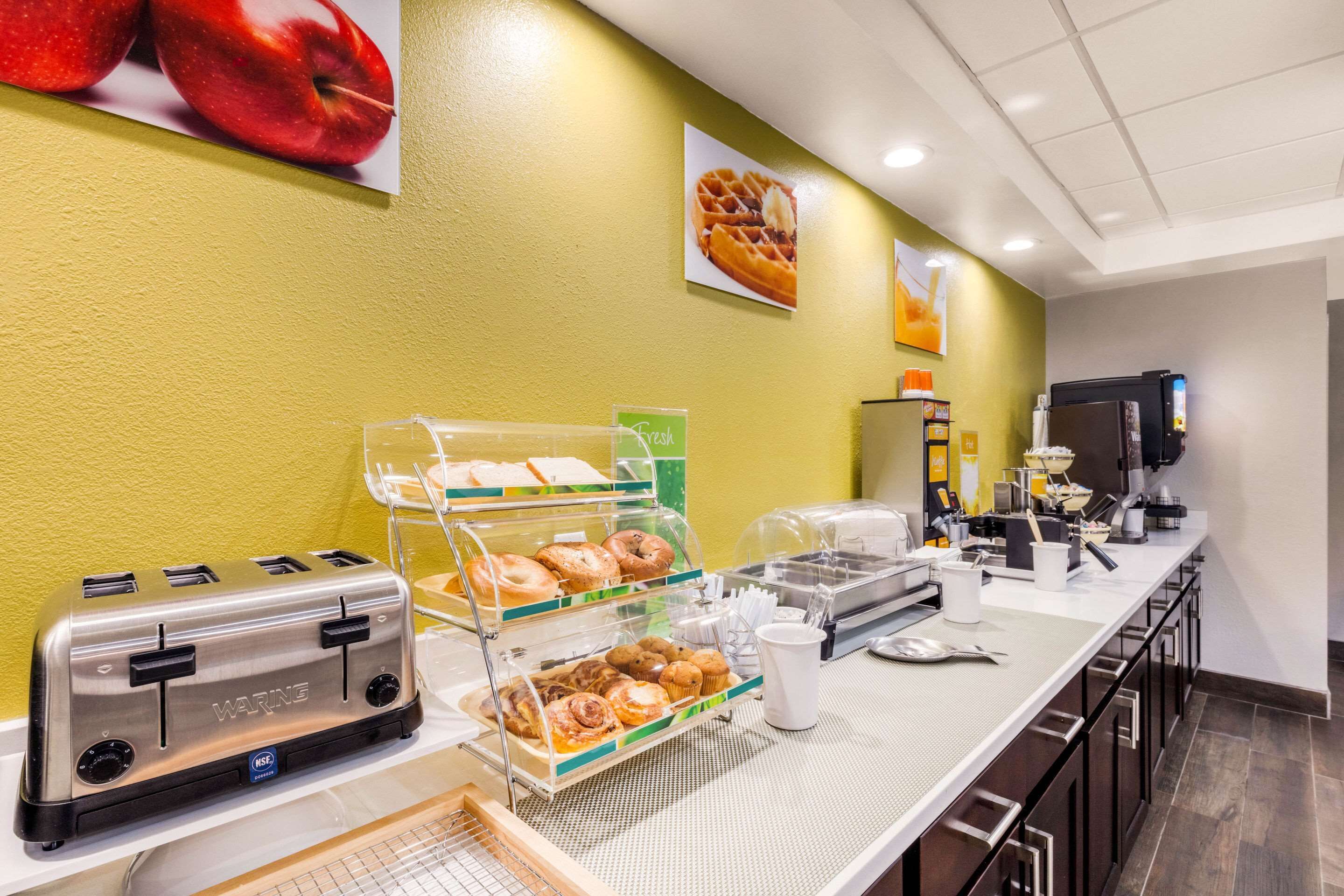free daily continental breakfast