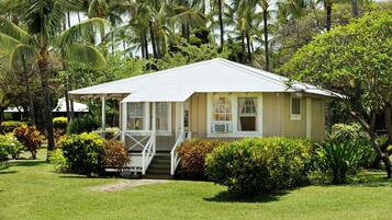 Coast Cottage, 1 Bedroom, Ocean View (King or Queen) | In-room safe, individually decorated, individually furnished