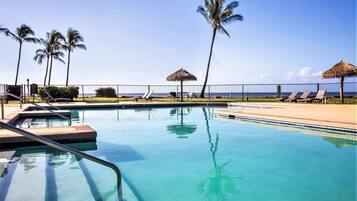 Outdoor pool, free pool cabanas, pool loungers