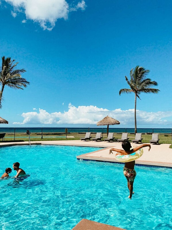 Piscine extérieure, cabanas gratuites, chaises longues