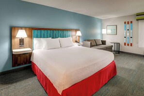 Svit, dubbelsäng, bäddsoffa, icke-rökare | Värdeförvaringsskåp på rummet, individuell inredning och unika möbler