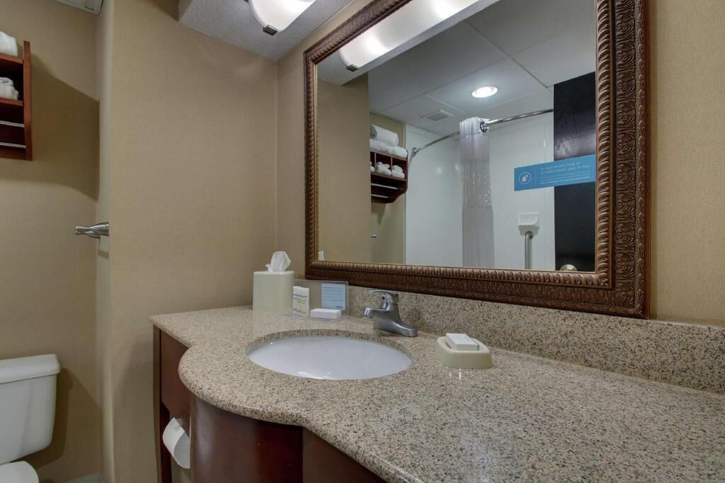 Douche, articles de toilette (gratuits), séchoir à cheveux