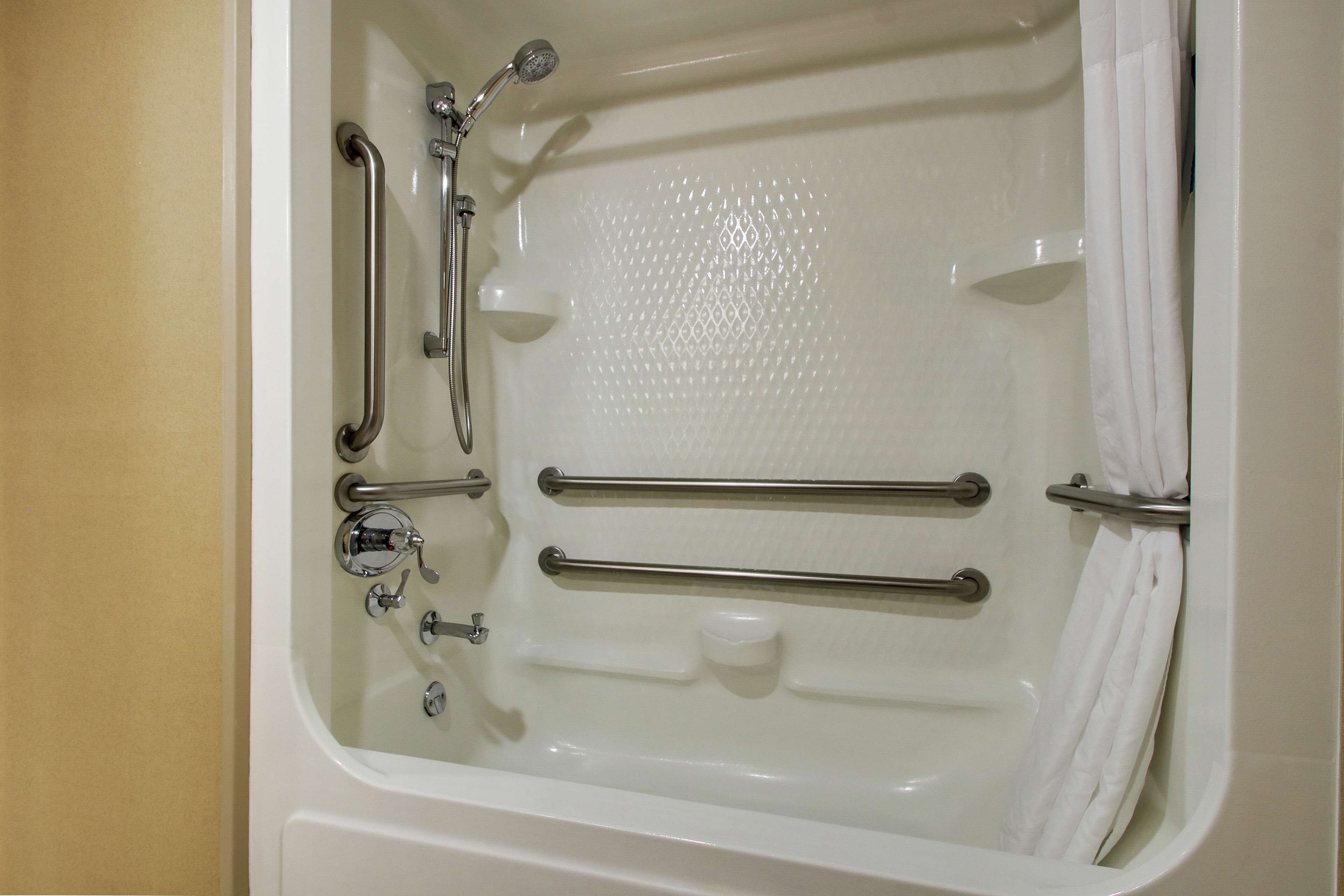 Salle de bain | Douche, articles de toilette (gratuits), séchoir à cheveux