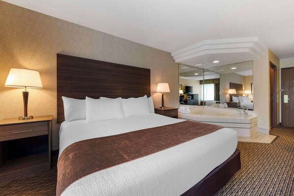 Standard Room, 1 King Bed, Non Smoking, Jetted Tub | Iron/ironing board, free cribs/infant beds, WiFi, bed sheets