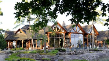 3 restaurants, serveren ontbijt, lunch, diner, Amerikaanse gerechten
