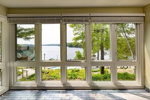 Suite, 1 très grand lit et 1 canapé-lit | Terrasse/patio