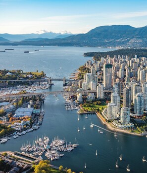 Aerial view - Granville Island Hotel (Vancouver)
