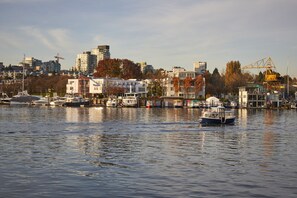 Exterior - Granville Island Hotel (Vancouver)
