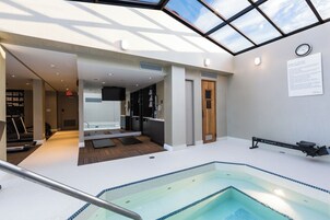 Bañera de hidromasaje interior