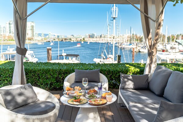 Terrace/patio - Granville Island Hotel (Vancouver)
