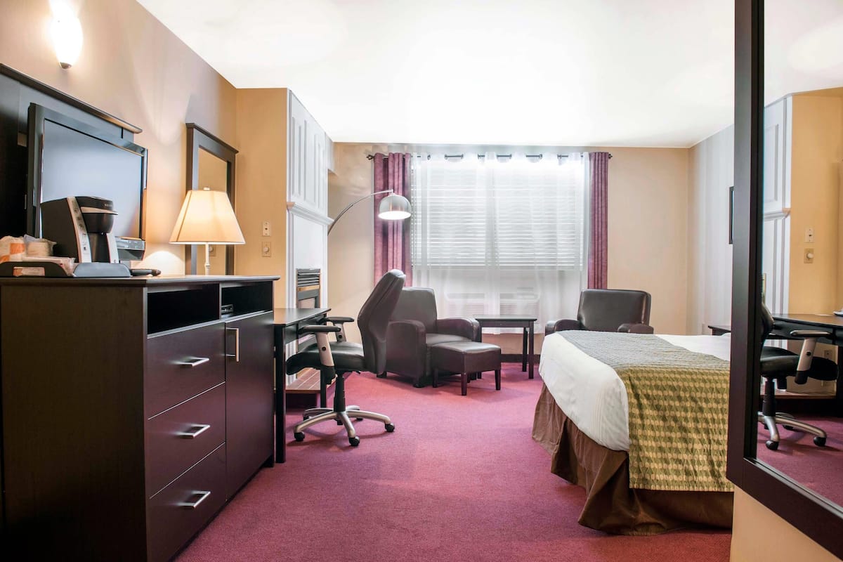 Standard Room, 1 King Bed, Non Smoking