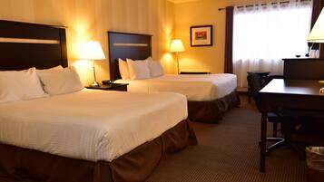 Standaard kamer, 2 queensize bedden, niet-roken | Luxe beddengoed, een kluis op de kamer, een bureau