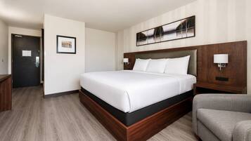 Habitación estándar, 1 cama de matrimonio grande, no fumadores | Ropa de cama de alta calidad, caja fuerte, escritorio