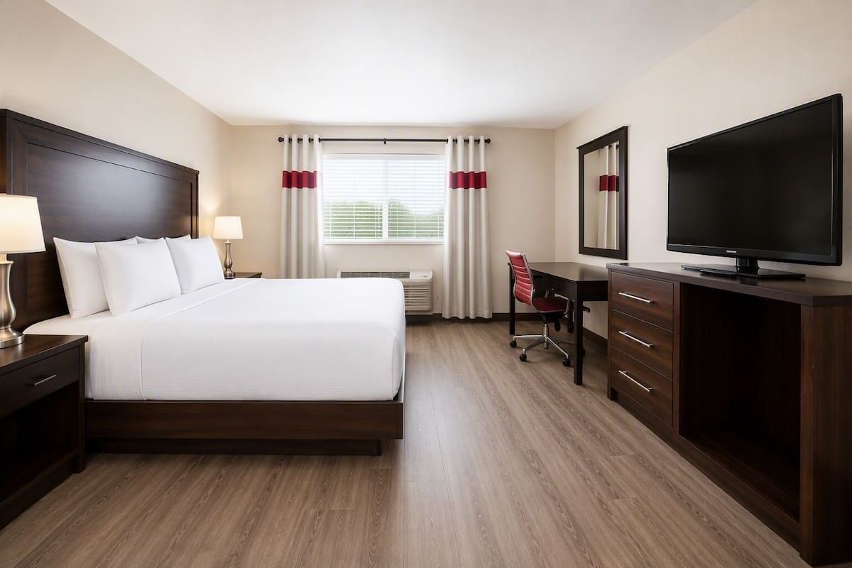 Literie de qualité, coffre-fort, bureau, fer et planche à repasser