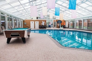 Indoor pool - Quality Inn and Conference Centre (Pembroke)