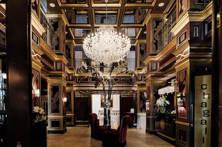 Lobby. Windsor Arms Hotel