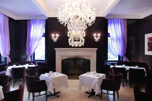 3 restaurants, breakfast, lunch, dinner served; kosher dishes
