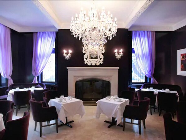 3 restaurants, breakfast, lunch, dinner served; kosher dishes 