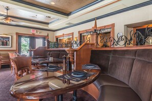 Petit déjeuner complet servi tous les jours en supplément