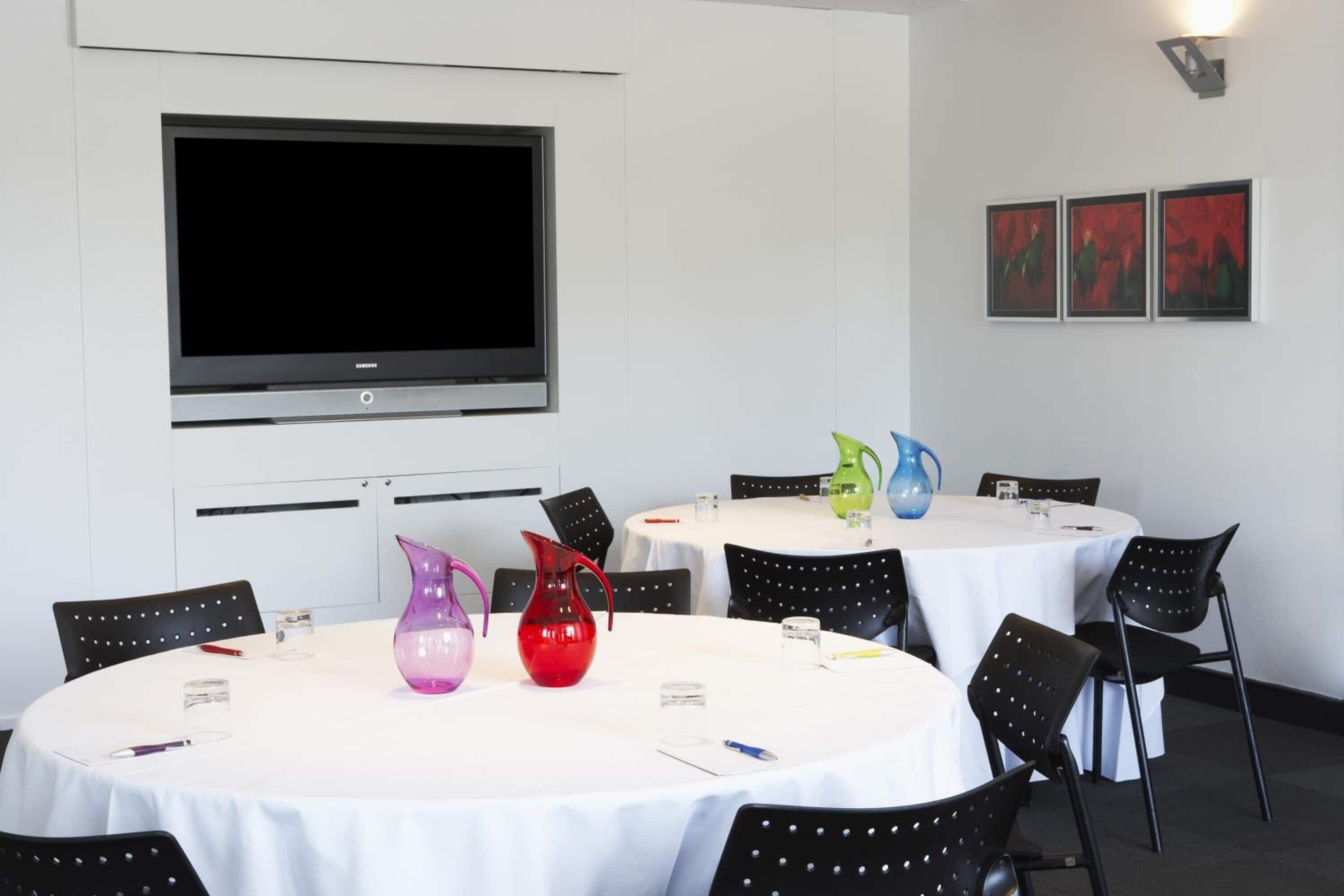 breakfast, lunch and dinner served