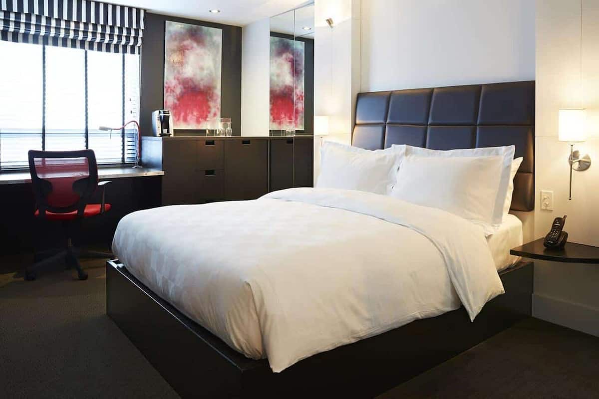 Standard Room, 1 Queen Bed