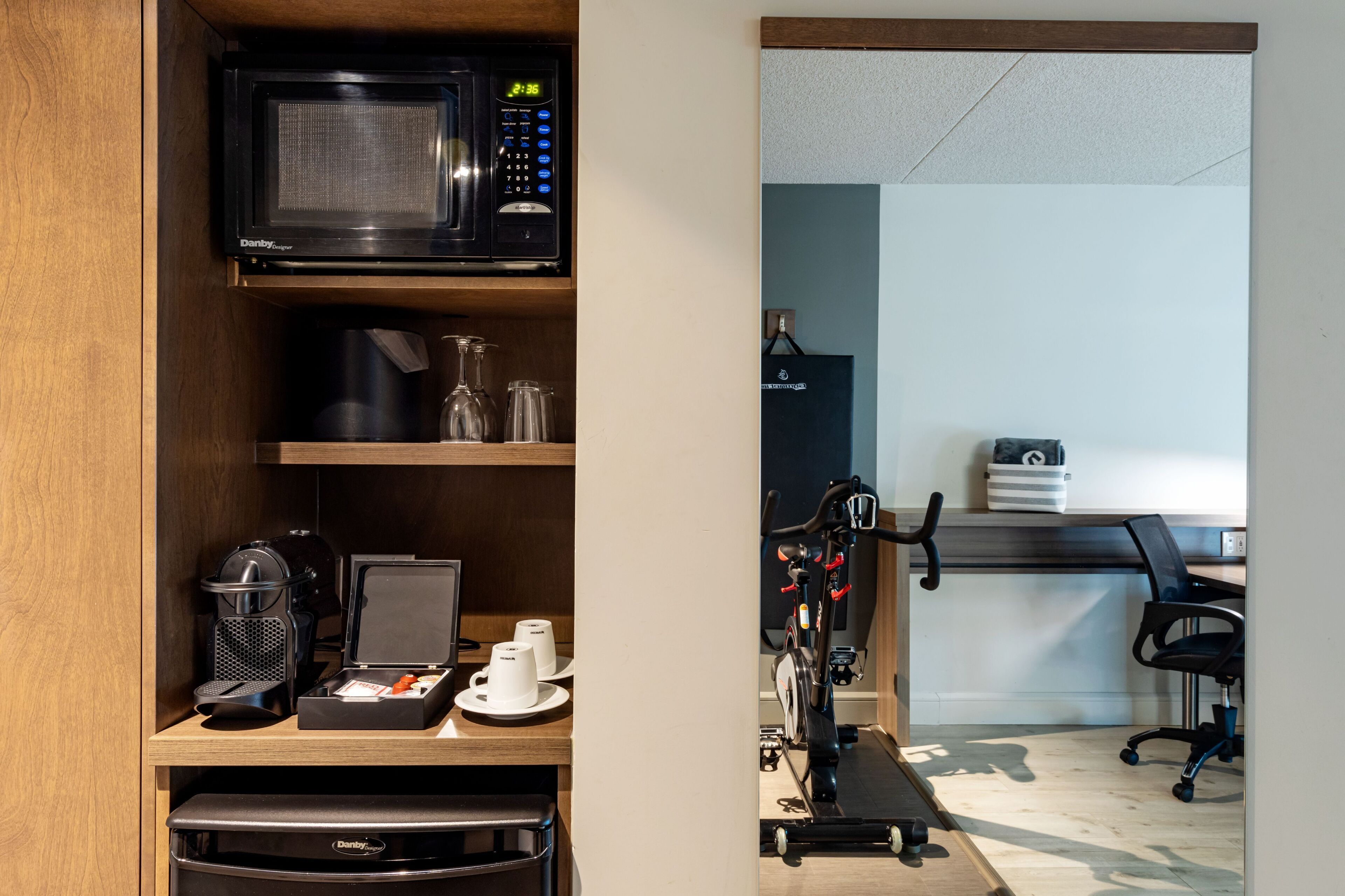 studio, 1 king bed | 1 bedroom, premium bedding, desk, iron/ironing board