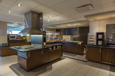 Daily continental breakfast (CAD 11.50 per person)