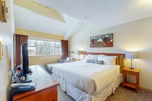 Condo, 1 Bedroom | Individually decorated, free WiFi, bed sheets