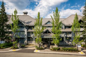 Suite, 1 Schlafzimmer, Whirlpool, Poolblick (Glacier Lodge 335) | Außenbereich