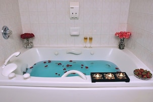 Suite, 1 Bedroom (V.I.P.) | Jetted tub