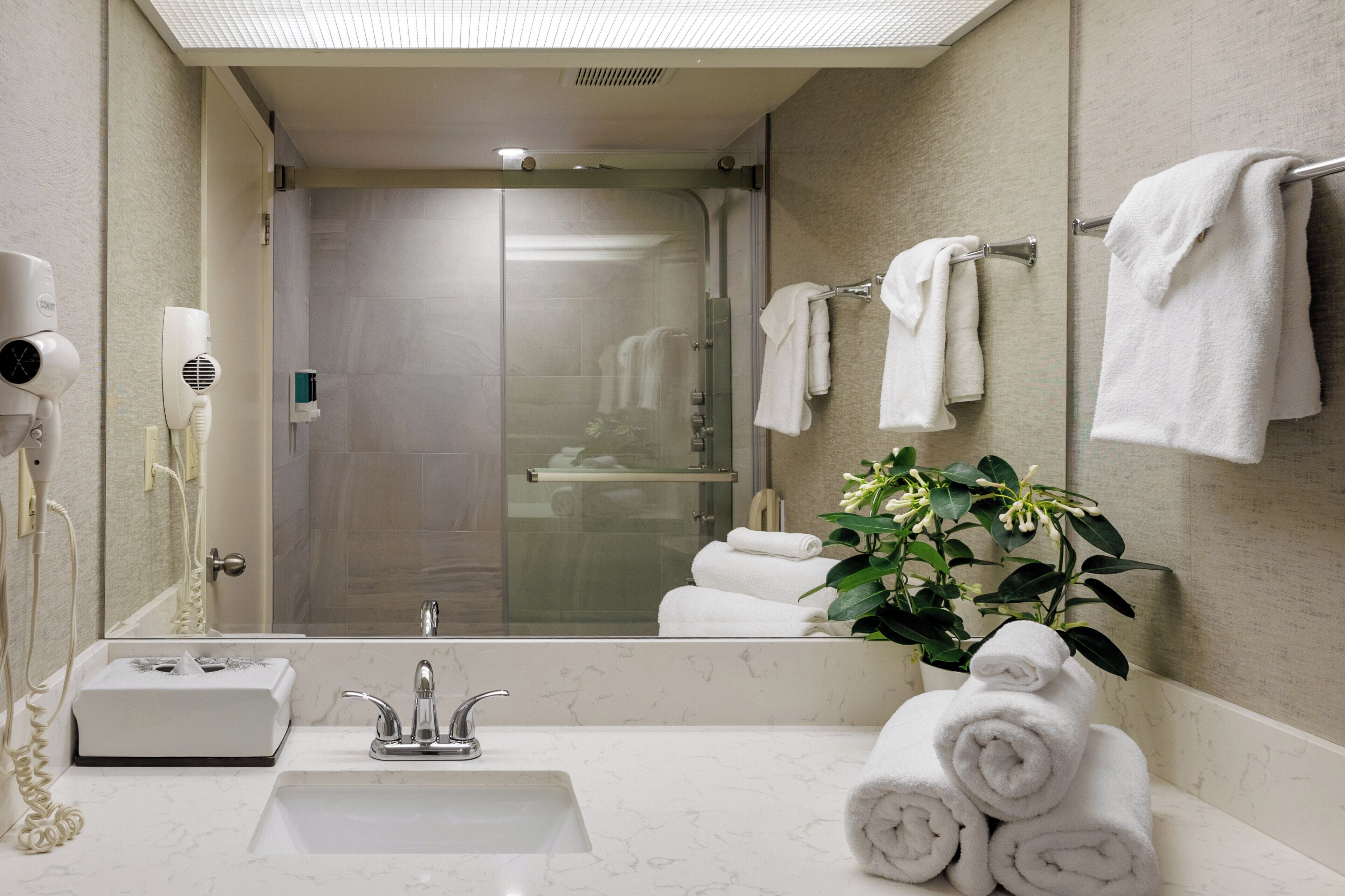 Premier Suite, 1 King Bed | Bathroom | Combined shower/tub, free toiletries, hair dryer, towels