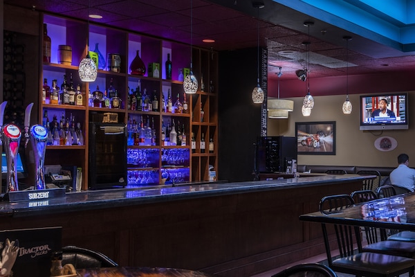 Déjeuner, dîner et souper servis sur place