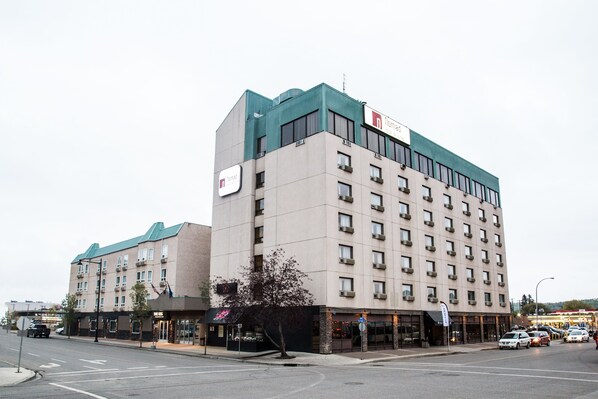A multi-story hotel with a modern design, featuring a prominent 'Homewood' sign on the top. - Nomad Hotel and Suites (Fort McMurray)
