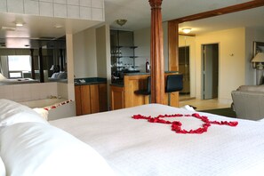 Suite, 1 King Bed, Jetted Tub | Hypo-allergenic bedding, laptop workspace, blackout curtains - Nomad Hotel and Suites (Fort McMurray)