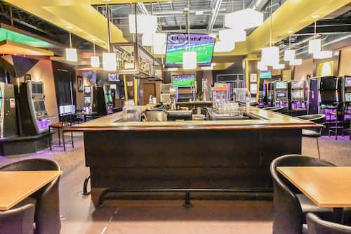 2 bars/lounges, pub