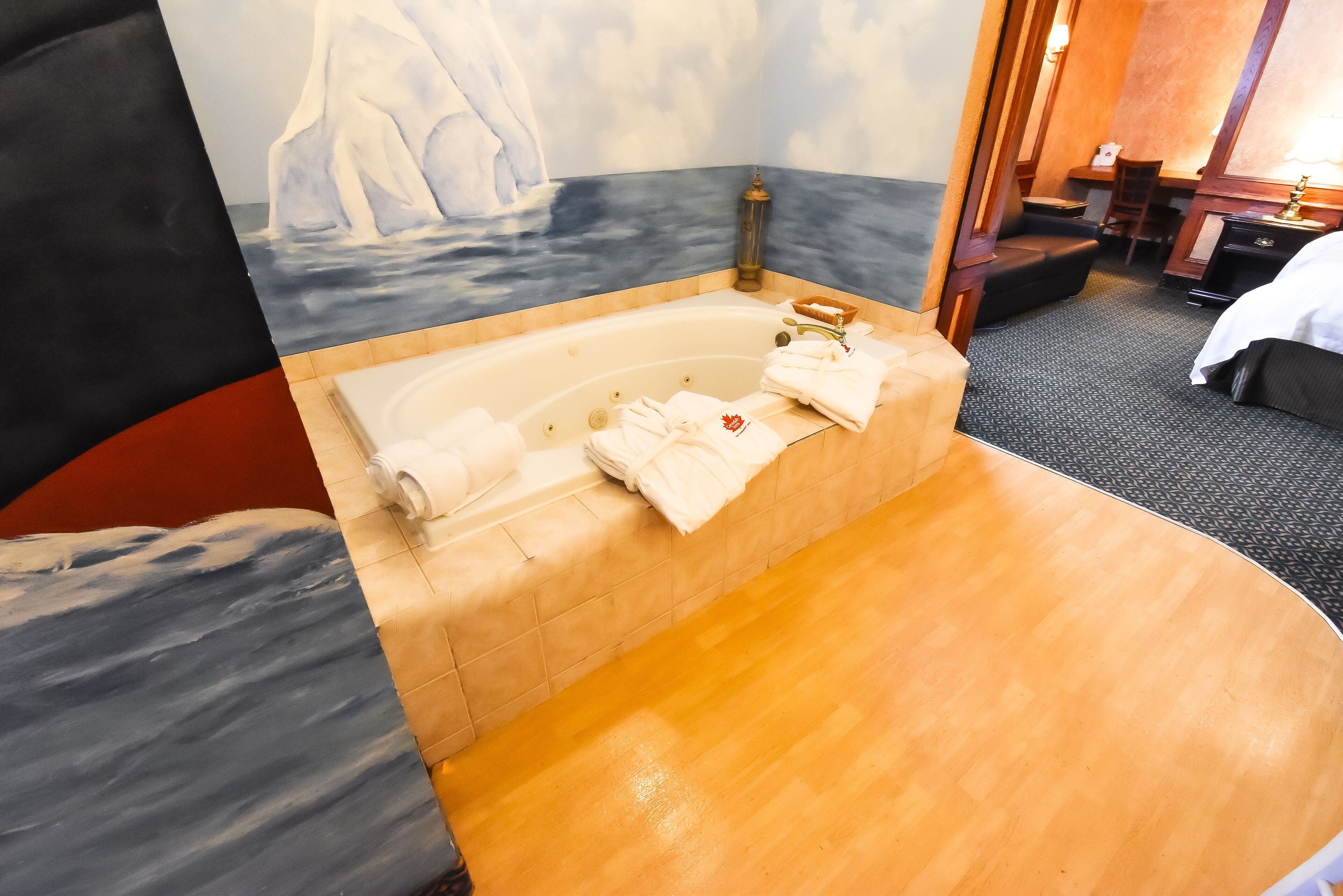 Family Suite | Jetted bathtub