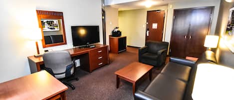 Suite, 1 chambre | Aire de séjour | Téléviseur à écran plat de 55 po avec télévision par cùble