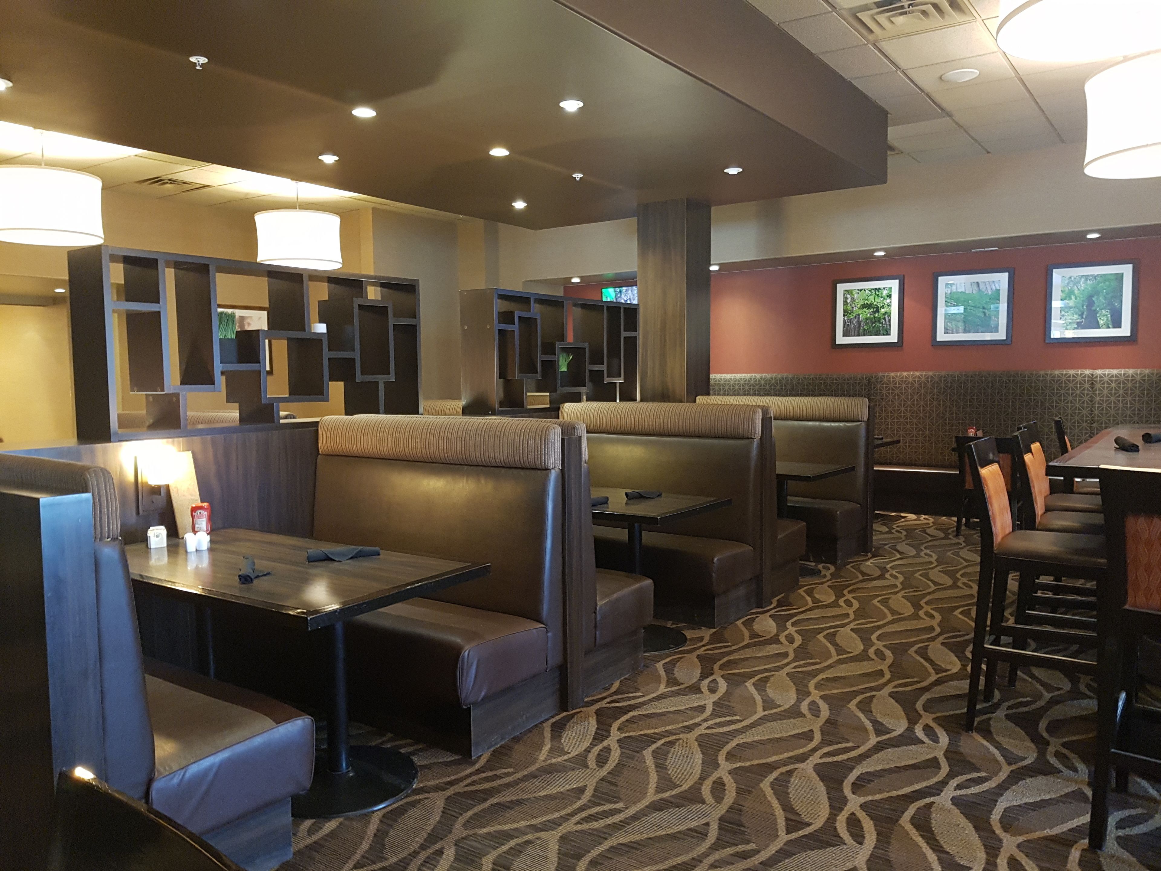 2 restaurants, breakfast, lunch, dinner served; american cuisine