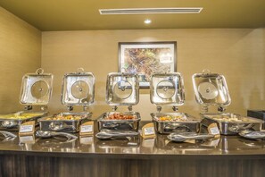 Buffet déjeuner gratuit tous les jours