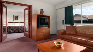 27-inch TV with cable channels - Superlodge Canada Lethbridge (Lethbridge)