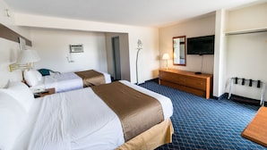 Desk, blackout curtains, iron/ironing board (on request), free WiFi - Superlodge Canada Lethbridge (Lethbridge)