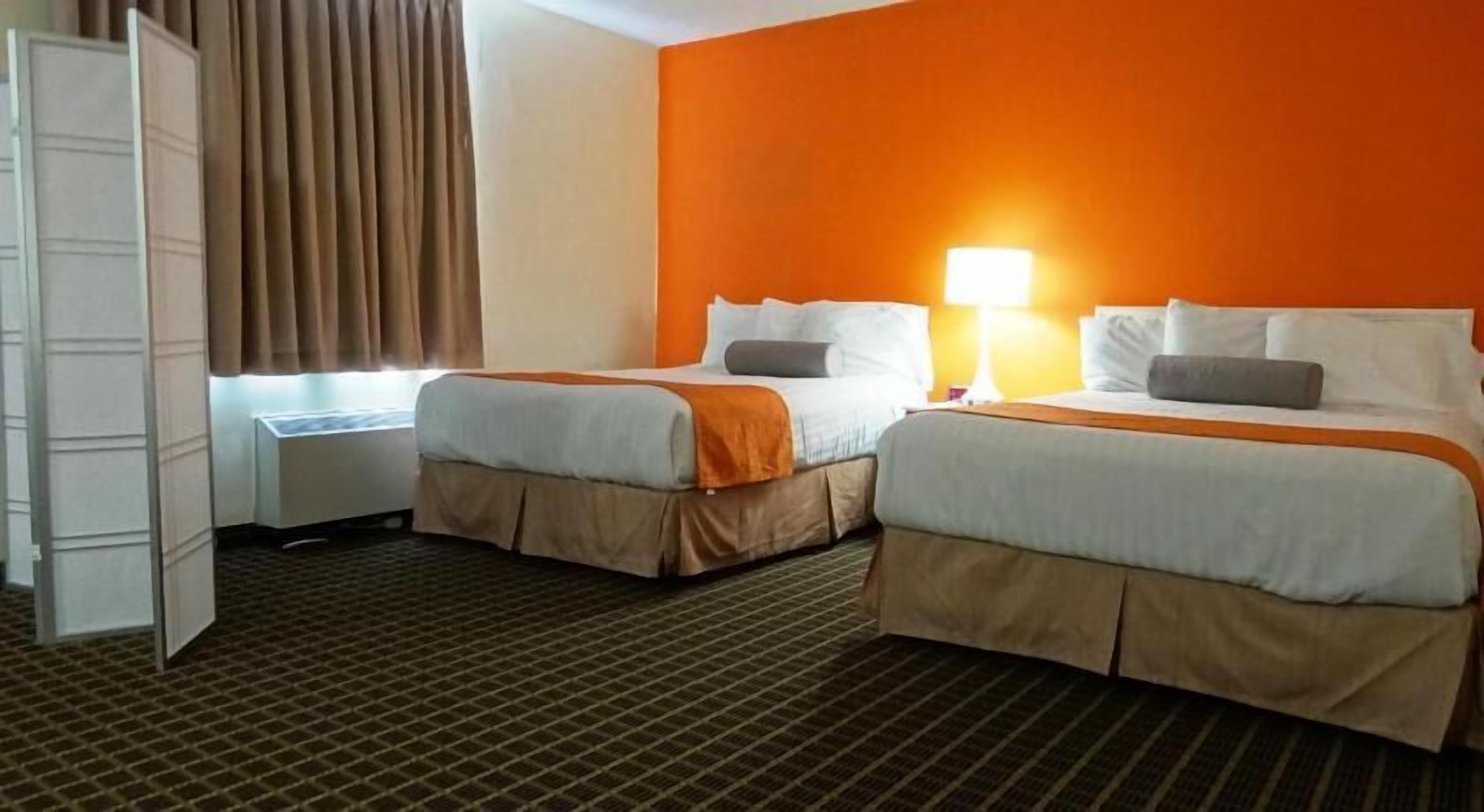 Ruang kerja komputer riba, langsir/tirai gelap terus 