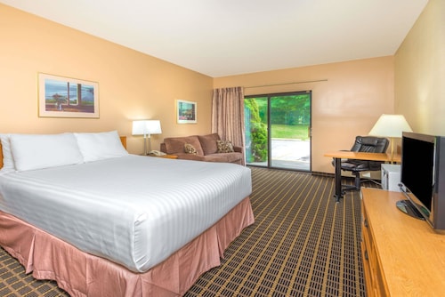 Howard Johnson by Wyndham Tillsonburg