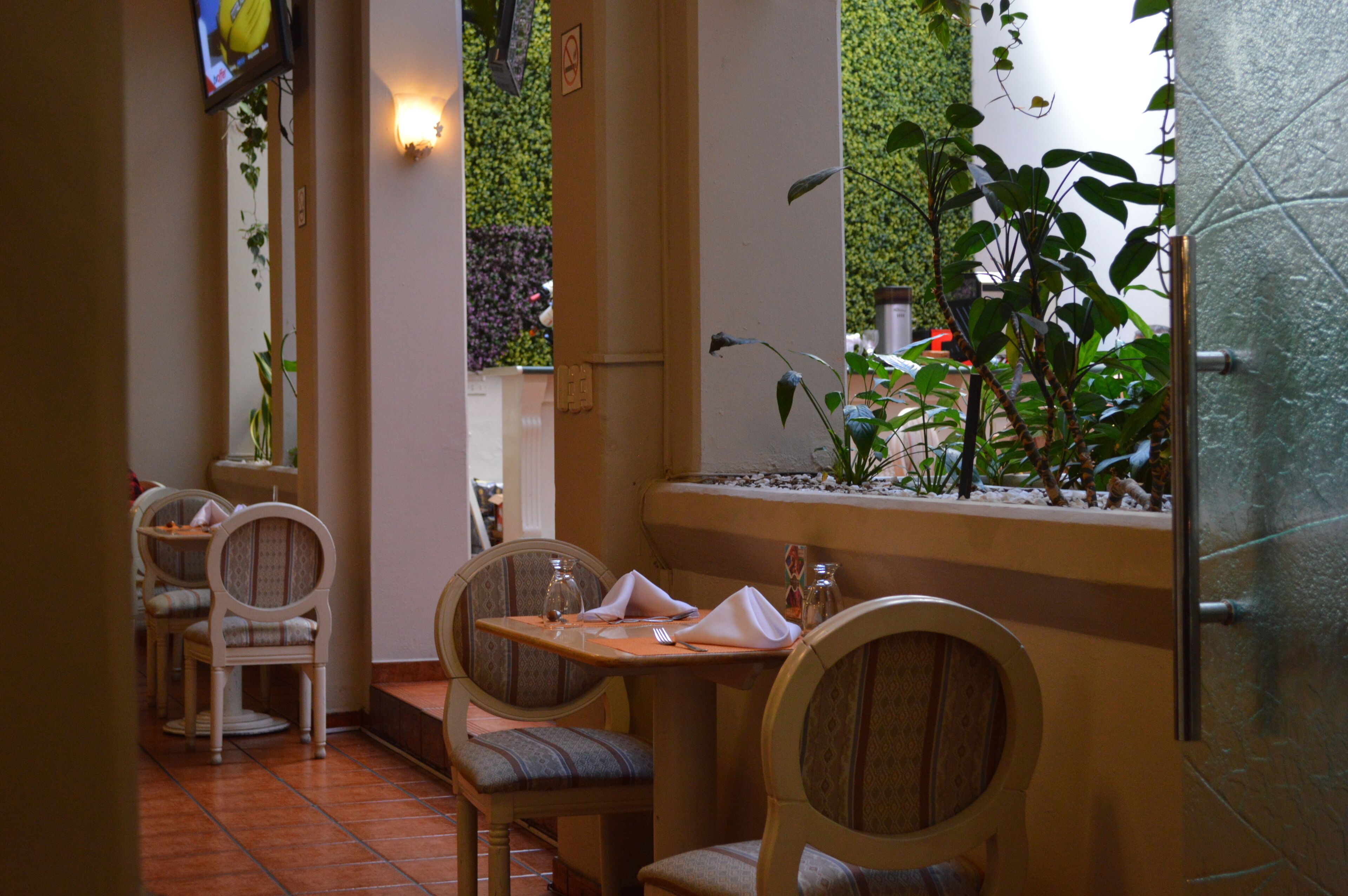 breakfast, lunch, dinner served; international cuisine