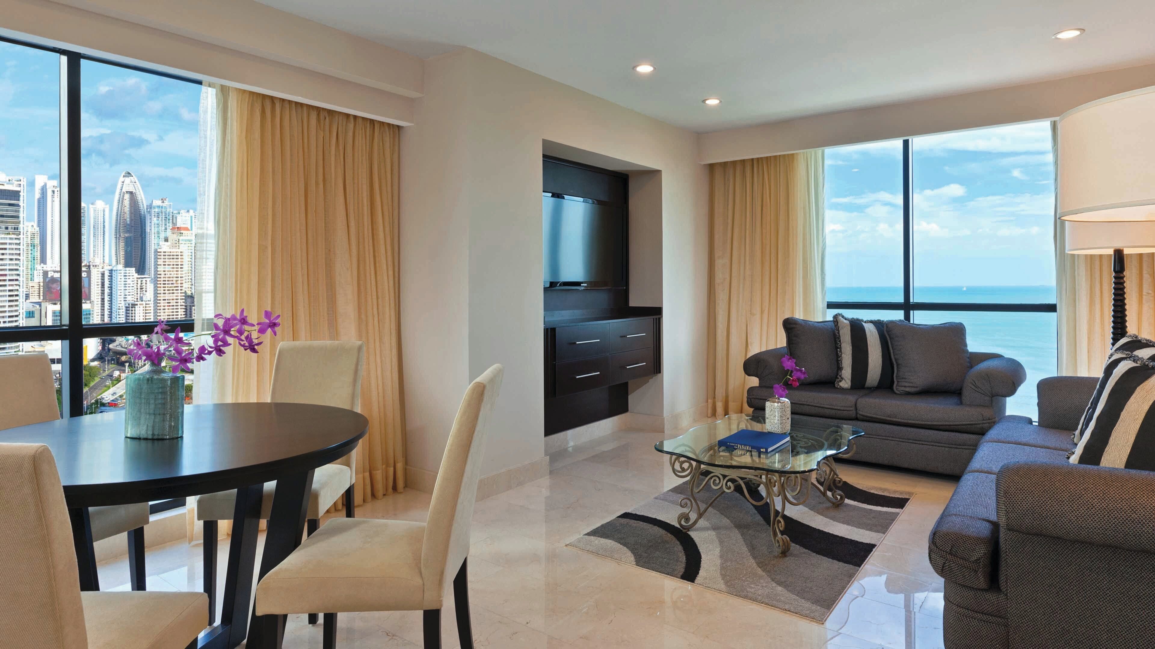 Sábanas de algodón egipcio, cubrecamas y minibar 