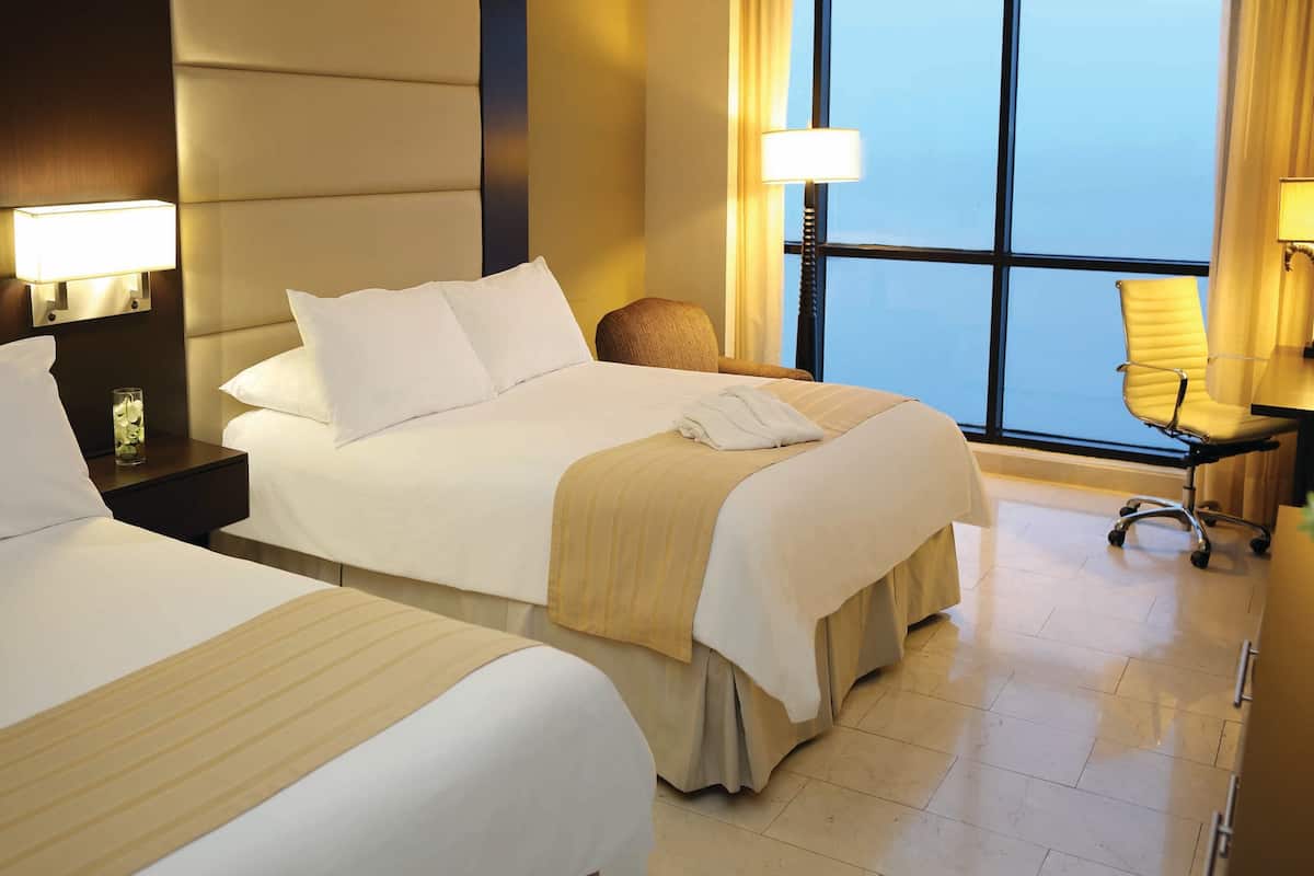 1 bedroom, Egyptian cotton sheets, down comforters, minibar