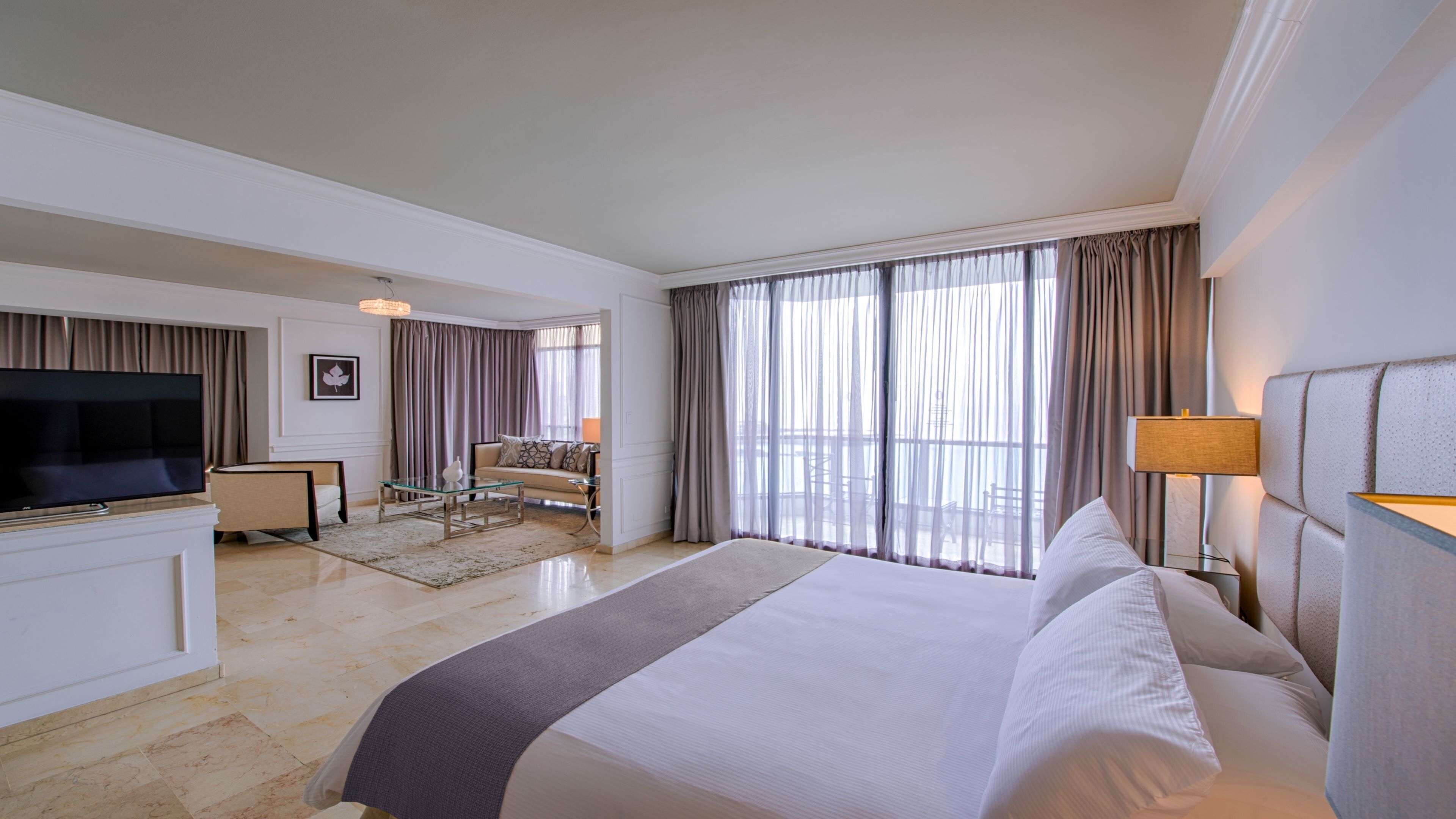 Suite Royal | Sábanas de algodón egipcio, edredón y minibar 