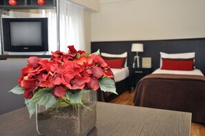 Apartament, 1 dormitori (2 adults) | Caixa forta a l'habitació, mobiliari individual i escriptori